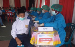 Persiapan Pembelajaran Tatap Muka, Ribuan Santri Ponpes di Prambanan Divaksinasi