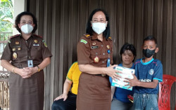 Kejaksaan Beri Bansos Panti yang Kesulitan Donatur 