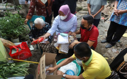 Hidup dengan Penghasilan Rp4.000 Sehari, Warga Miskin di Sleman Disambangi Bupati