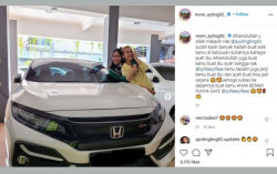 Adik Lulus Sidang Skripsi, Ayu Ting Ting Kasih Hadiah Rumah dan Mobil