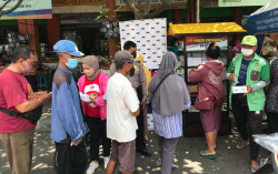 JNE dan Polsek Umbulharjo Berbagi di Kala Pandemi