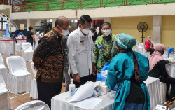 Kolaborasi Danamon “Merdeka dari Covid” Wujudkan Vaksinasi Pedagang di Lingkungan Pasar Sleman