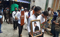 Ratusan Pelayat Lepas Kepergian Jenazah Ki Bayu Sugati