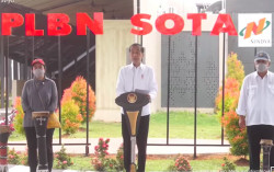 Jokowi Minta Masyarakat di Pos Perbatasan Papua Makin Cinta Indonesia 
