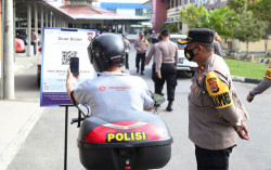 Masuk ke Polres Kulonprogo Kini Harus Pakai Aplikasi PeduliLindungi