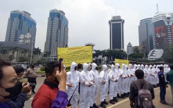 Pakai APD Lengkap, Polisi Cegat Demo Mahasiswa di Gedung MK