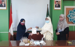 Tim Pengabdian Prodi Teknik Kimia UAD Latih Anggota PDNA Bikin Produk Handsoap, Sabun Padat dan Lilin Aromatheraphy