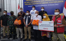 Disaksikan Menparekraf, Alfamart Donasikan 1.000 Paket Bahan Pokok
