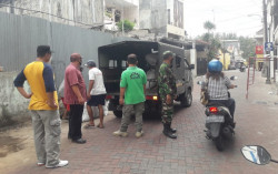 Gerakan Jumat Bersih Digalakkan di Kampung Ketandan