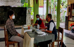 SERTIFIKASI CHSE: Bujet Minim, Manfaatkan Kayu Bekas untuk Penunjuk Arah