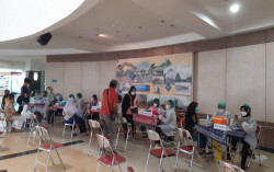 Dihibur Live Music, Ribuan Pelaku Wisata Ikuti Vaksinasi Dosis Kedua di Museum Gunung Merapi