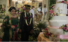Joy Tobing Dipuji Suami saat Pakai Busana Pengantin Solo Putri