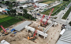 Erection Girder Perdana Tol Jogja-Solo Berjalan Sukses