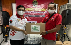  Taruna Merah Butih Bantu Warga Terdampak Covid-19