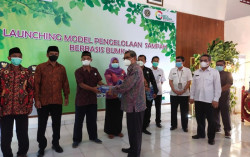 Model Pengelolaan Sampah Berbasis Badan Usaha Kalurahan Diluncurkan