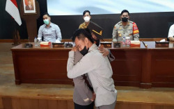 Korban Bom Bunuh Diri Mapolresta Solo Peluk Erat Bandar Aksi Teror