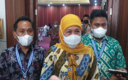 Khofifah Siap Terima Kritik Mahasiswa