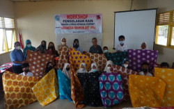 Siswa Dilatih Mengolah Kain dengan Teknik Ramah Lingkungan
