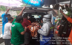 Tertimpa Longsor, Satu Korban Patah Kaki 