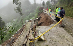 Hujan Terus-menerus, Jalan Antardusun di Ketep Sawangan Longsor