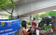 Tak Ditilang, Pelanggar Lalu Lintas Malah Diberi Sarapan Gratis oleh Polisi
