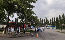 Ribuan Wisatawan Serbu Candi Prambanan