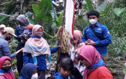 KSE UGM dan Sekolah Sungai Kukuhkan Kader Anak Code 