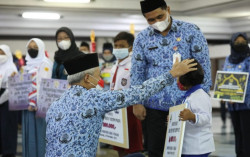 Ganjar Minta ASN Jateng Perbanyak Inovasi Pelayanan Masyarakat