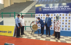 Puluhan Tim Boli Voli Mahasiswa Bertarung di GOR UII