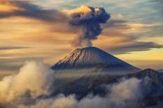 Semeru Meletus Pertama Terjadi Sejak 1818, Ini Sejarah Lengkapnya!