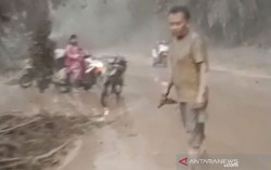 Jembatan Gladak Perak Ambruk Akibat Terjangan Lahar Hujan Semeru, Jalur Malang-Lumajang Lumpuh