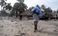 10 Warga Masih Terjebak Erupsi Semeru 