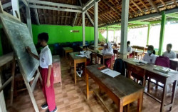 Tergusur  JJLS, SDN Tepus 2 Masih Manfaatkan Balai Padukuhan