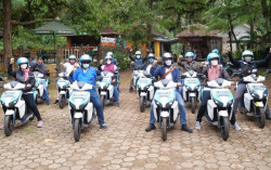 Gaungkan Electrifying Lifestyle, PLN UP3 Tegal Cek Jaringan Pakai Motor Listrik
