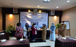 Pusat Rehabilitasi YAKKUM Launching Buku Panduan Orang dengan Disabilitas Psikososial