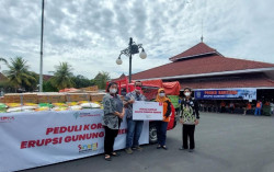 Erupsi Semeru, Yayasan AHM Salurkan Bantuan untuk Korban Pengungsian