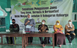 Santri Diberi Pendampingan Produksi Jamu 