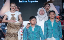 Ramah Lingkungan, Tenun Berbahan Daun Pisang Kering Bakal Jadi Tren