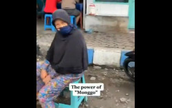 Warganet Ini Ucapkan "Monggo" pada Setiap Orang yang Dilewati, Jawabannya Bikin Kagum