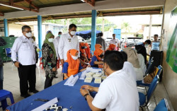593 Petani dan Pekerja Rokok Terima BLT Dana Bagi Hasil Cukai Tembakau