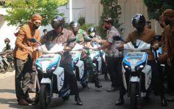 Multi Stakeholder Forum, PLN Kenalkan Motor Listrik Kepada Kepala Daerah