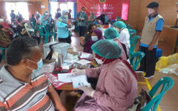 Cerita Vaksinasi Warga yang Tertunda karena Faktor Kesehatan