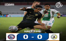Arema FC vs PSS Sleman : Skor Kacamata Tutup Babak Pertama