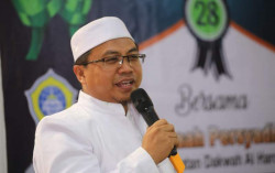 Pengasuh Ponpes Anggap Sesajen Ditendang Bukan Cara Dakwah Walisongo