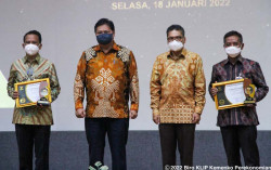 Beri Penghargaan KUR, Airlangga Sampaikan Arah Pengembangan UMKM 