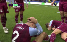 Aston Villa Menang Atas Everton, Laga Diwarnai Pelemparan Botol ke Pemain Villa