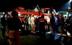 Penasaran dengan Kebakaran, 2 Pemotor Tabrakan dengan Mobil Pemadam