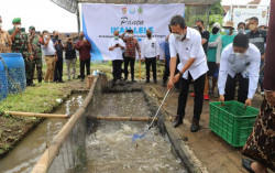Tinjau Kampung Lele, Menteri Kelautan dan Perikanan Optimistis Boyolali Jadi Roda Penggerak Ekonomi Sektor KP di Jateng