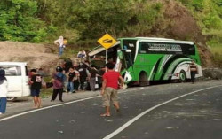 Kecelakaan Bus Pariwisata, Tabrak Tebing Bukit Bego di Jalan Imogiri Mangunan, 4 Orang Tewas