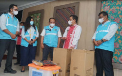 PLN Salurkan Bantuan Kepada Warga Terdampak Banjir di Pekalongan
